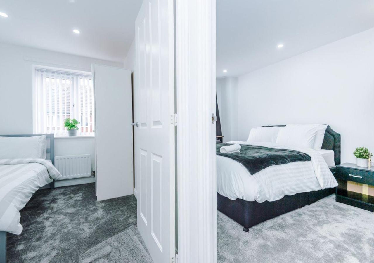 Luxury 3 Bedroom House Close To Manchester Center Exterior photo